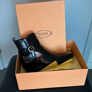 Gorgeous designer shoes, new, dressy occasions or everyday events.